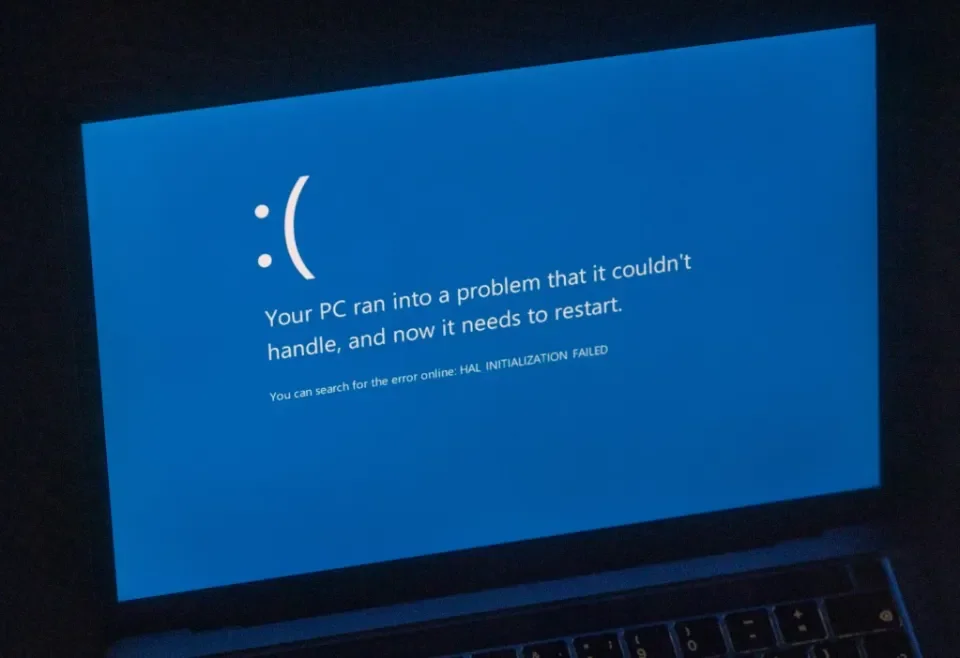 Laptop software corruption repair - Windows blue screen, hard disk errors, and system recovery service